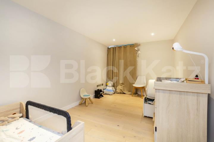 Spacious two bedroom and two bathroom with a large private balcony Tottenham Lane, Crouch End